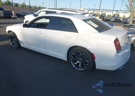 2015 Chrysler 300 S z USA, uszkodzony, nr VIN 2C3CCABG3FH921903